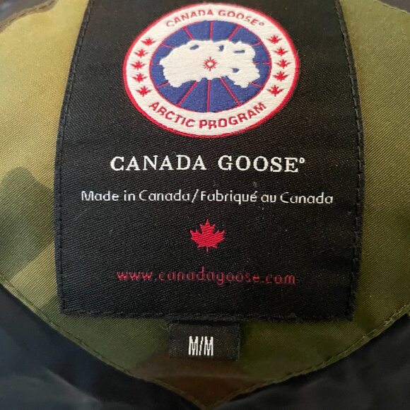 Canada Goose, Camo woman's size M Montebello Parka - Picture 4 of 11